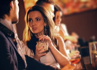 Arta de a cuceri o femeie matura: 7 secrete pentru succes