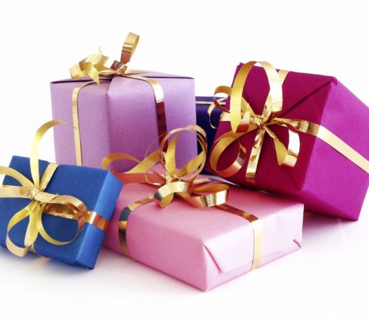 Cadouri amuzante pentru petrecerea burlacilor sau burlacitelor
