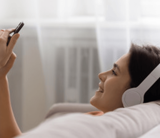 Ghidul incepatorilor pentru sexul virtual in timpul unei pandemii globale