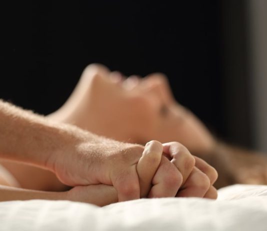 Cele mai romantice pozitii sexuale pe care cuplurile le pot incerca in seara asta