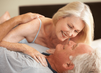 Cum sa te bucuri de sex dupa menopauza: 5 sfaturi pentru o viata sexuala mai buna