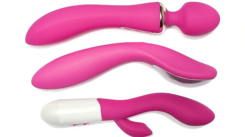 Trei vibratoare vibratoare roz
