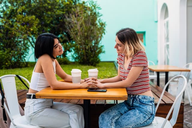 Femeie simtind libertate si regasindu-se din nou