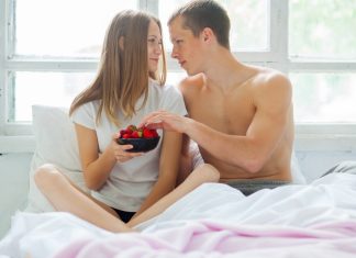 Cum să introduci jocurile erotice în relație fără să pară forțat