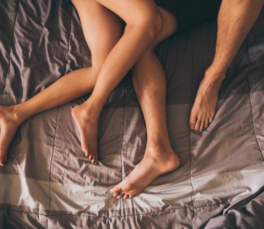 5 modalitati de a incepe o conversatie despre sex cu partenerul tau