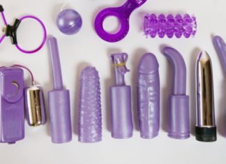 Expozitie de dildo cu vanzare pentru cupluri