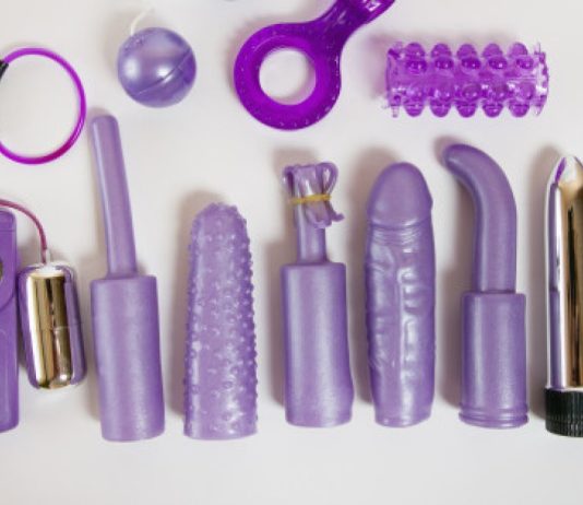 Expozitie de dildo cu vanzare pentru cupluri